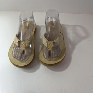 Vineyard Vines Sandals Women’s Size 7 Flip Flops Beige Fabric Straps Thongs
